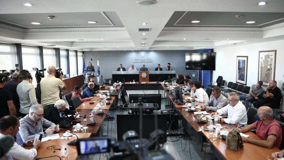 Παρουσίαση από την Ελληνική Αστυνομία της εξιχνίασης της υπόθεσης ανθρωποκτονίας έξι αλλοδαπών στην Αρτέμιδα Αττικής